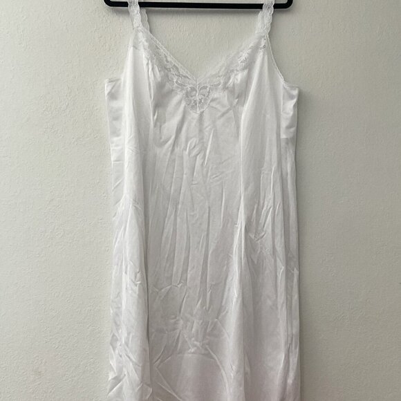 VANITY FAIR VINTAGE LACE FULL SLIP PLUS 42 - Picture 1 of 8